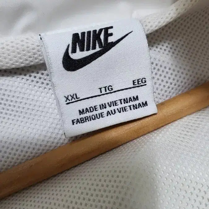 [SOLD OUT] 나이키 레인보우 스우시 바람막이 화이트