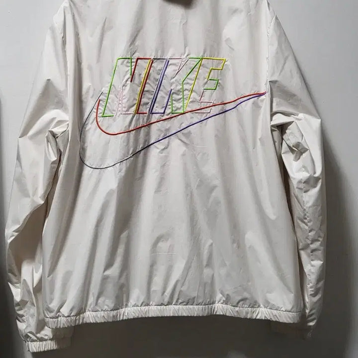[SOLD OUT] 나이키 레인보우 스우시 바람막이 화이트