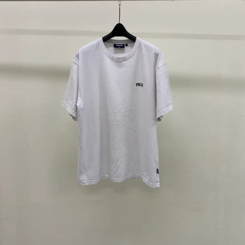 [BUNJANG] Yale Small Logo White T-shirt / [예일] 스몰 로고 화이트 반팔티 ( 66추천)