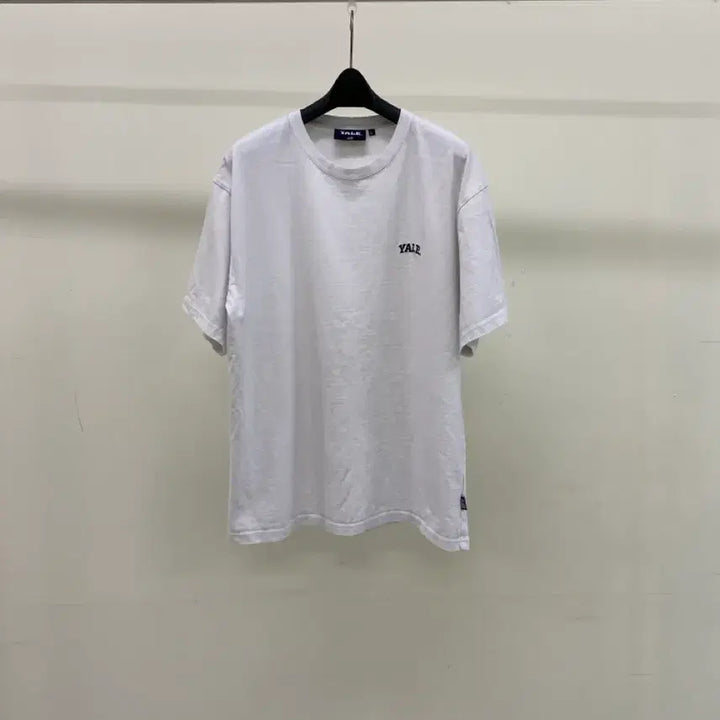 [BUNJANG] Yale Small Logo White T-shirt / [예일] 스몰 로고 화이트 반팔티 ( 66추천)