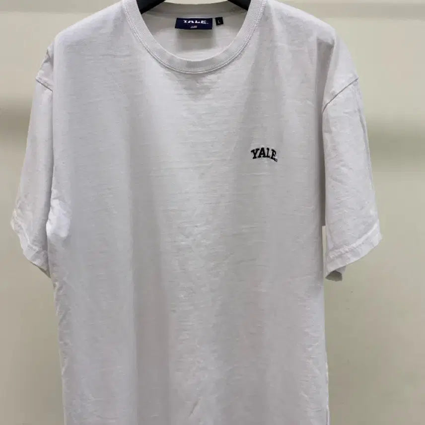 [BUNJANG] Yale Small Logo White T-shirt / [예일] 스몰 로고 화이트 반팔티 ( 66추천)