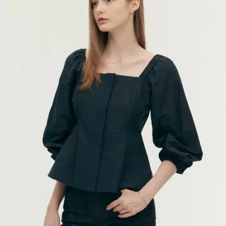 [BUNJANG] Sie Rian Square Neck Blouse / 시에 sie 리안 스퀘어넥 블라우스 네이비