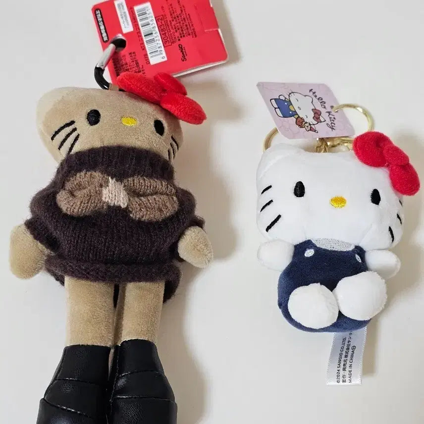 [BUNJANG] Hello Kitty Long Legs and White Keyring Set / 태닝 롱다리 헬로키티  (새상품)