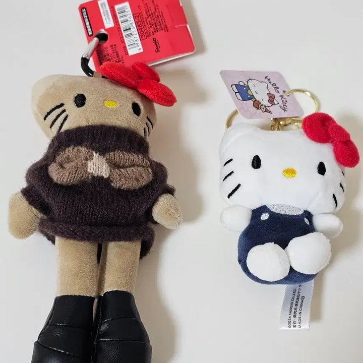 [BUNJANG] Hello Kitty Long Legs and White Keyring Set / 태닝 롱다리 헬로키티  (새상품)