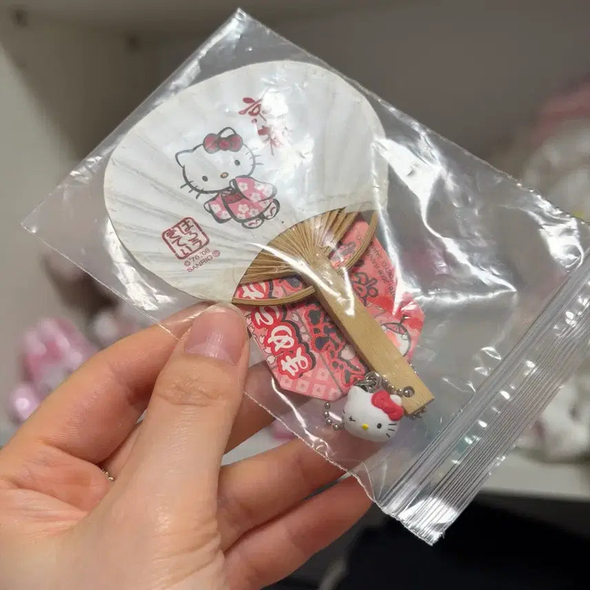 [BUNJANG] Vintage Hello Kitty Wink Fan Strap Keyring / 고전키티 윙크키티 부채 스트랩 키링