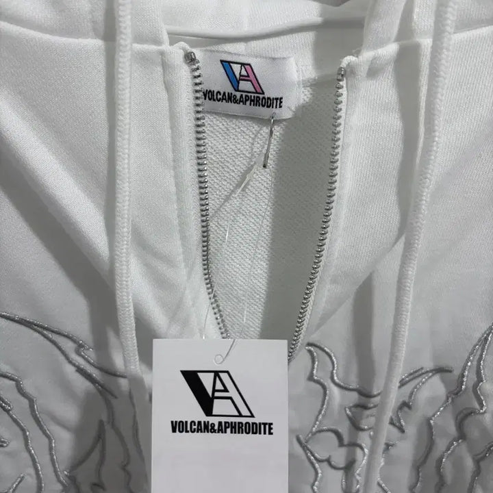 [BUNJANG] VOLCAN Metal Cross Hoodie Zip-up / 볼칸 VOLCAN 메탈 크로스 후드집업