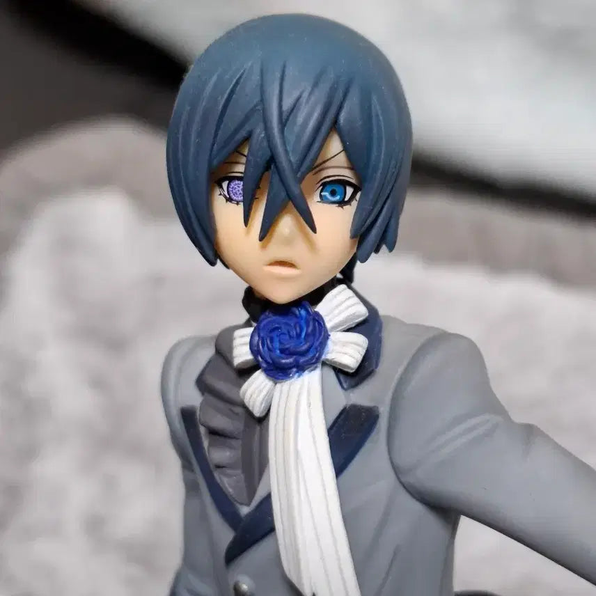 [BUNJANG] Black Butler Ciel Phantomhive Figure / 흑집사 시엘 팬텀하이브 피규어