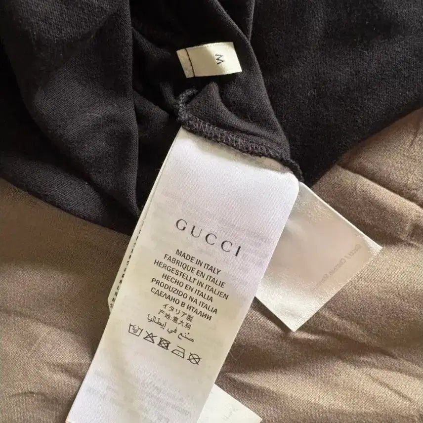 [BUNJANG] Gucci Flower Printing Black Short Sleeve T-Shirt / (정품) 구찌 GUCCI 의 감성이 담긴 플라워 프린팅 블랙 반팔티