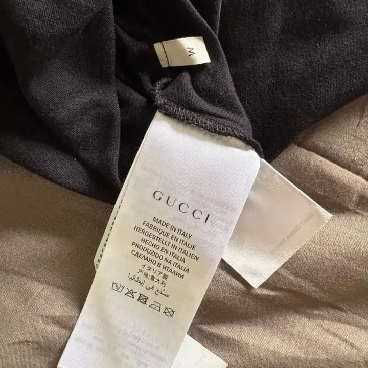 [BUNJANG] Gucci Flower Printing Black Short Sleeve T-Shirt / (정품) 구찌 GUCCI 의 감성이 담긴 플라워 프린팅 블랙 반팔티