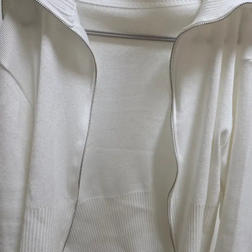 [BUNJANG] White Knit Zip-Up Cardigan / 화이트 니트 집업 가디건