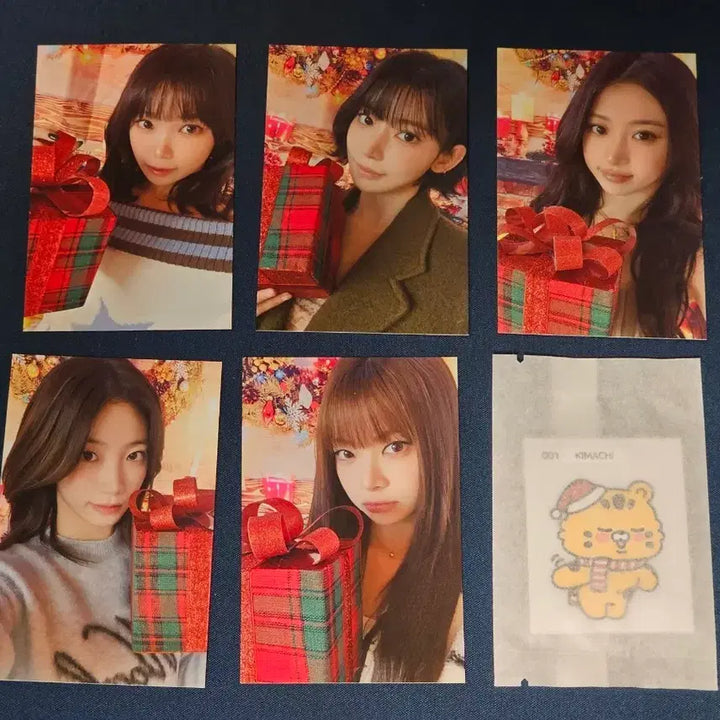 [BUNJANG] LE SSERAFIM GDA Photocard + Sticker Set / 르세라핌 가대축 포카 + 띠부씰 세트(미개봉)