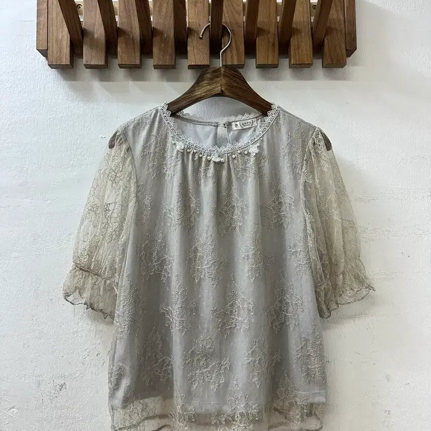 [BUNJANG] Axes Femme Embroidered Lace Pearl Blouse / 일본빈티지 Axes Femme 엑시즈팜 플라워 자수 레이스 진주 블라우스