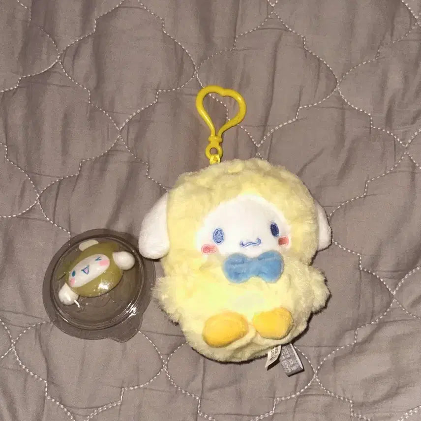 [BUNJANG] Sanrio Cinnamoroll Chick Plush Keychain 12cm with Mini Figure / (새 상품+정품) 병아리 시나모롤 산리오 인형 키링 12cm+미니 피규어