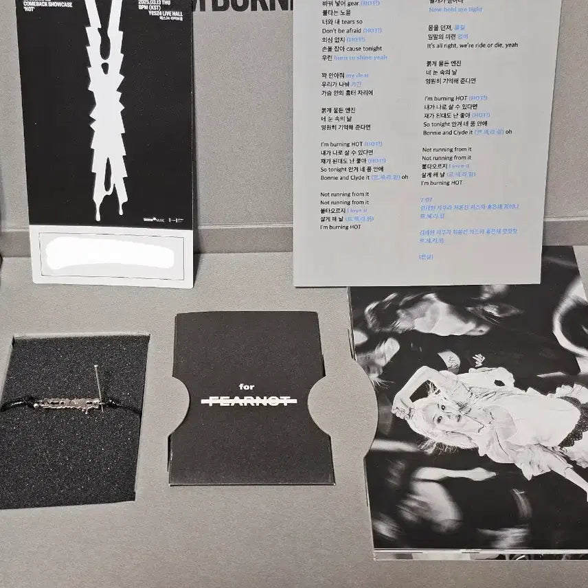 [BUNJANG] LE SSERAFIM HOT Showcase Fan Gift Set / 르세라핌 핫 HOT 쇼케이스 역조공 세트