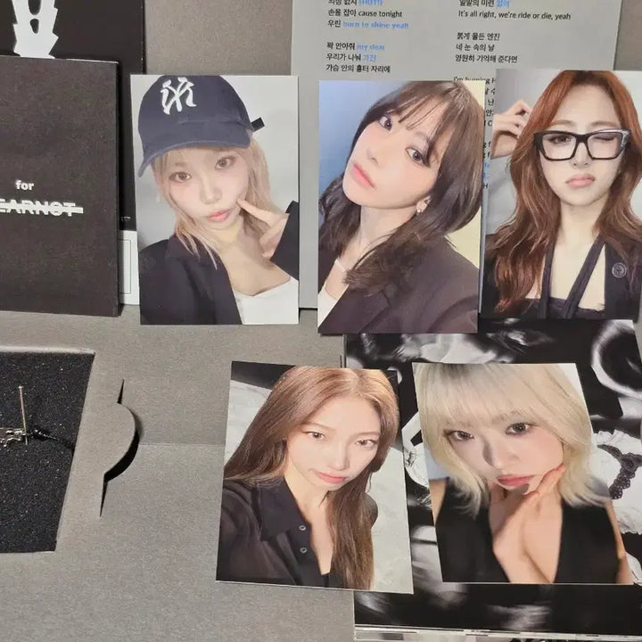 [BUNJANG] LE SSERAFIM HOT Showcase Fan Gift Set / 르세라핌 핫 HOT 쇼케이스 역조공 세트