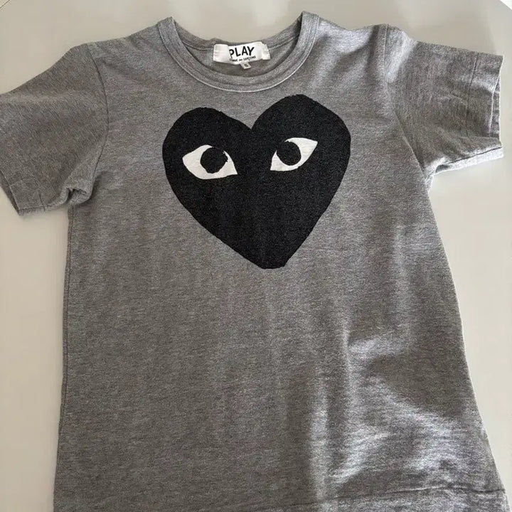 [SOLD OUT] 꼼데가르송 플레이 회색 반팔 티셔츠