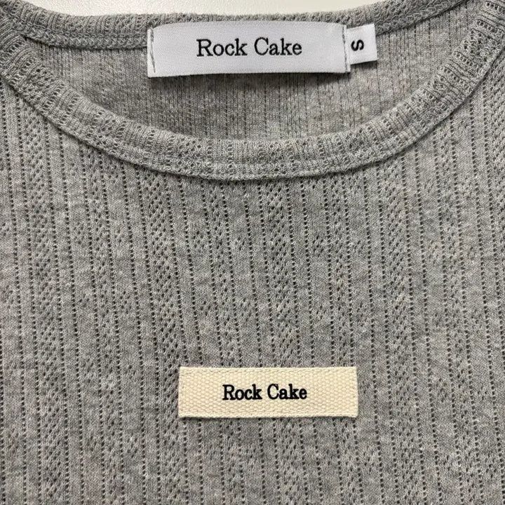 [BUNJANG] Rock Cake Grey Short Sleeve T-Shirt / Rock Cake 회색 반팔