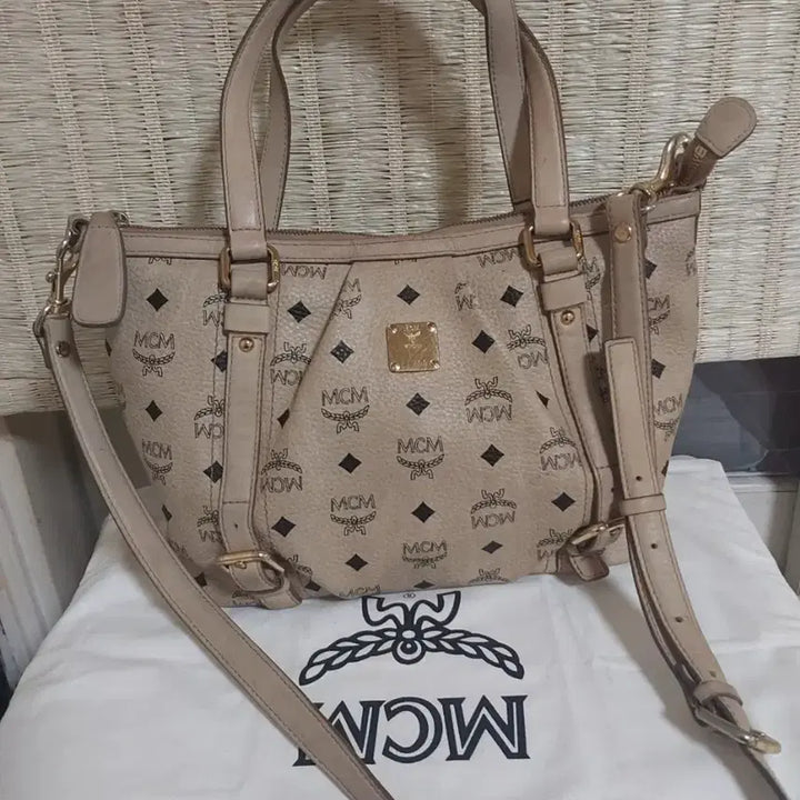 [BUNJANG] MCM Logo Pattern Tote Bag with Strap (Bundle Set) / 2종일괄)정품MCM 로고 패턴 토트백 + 스트랩