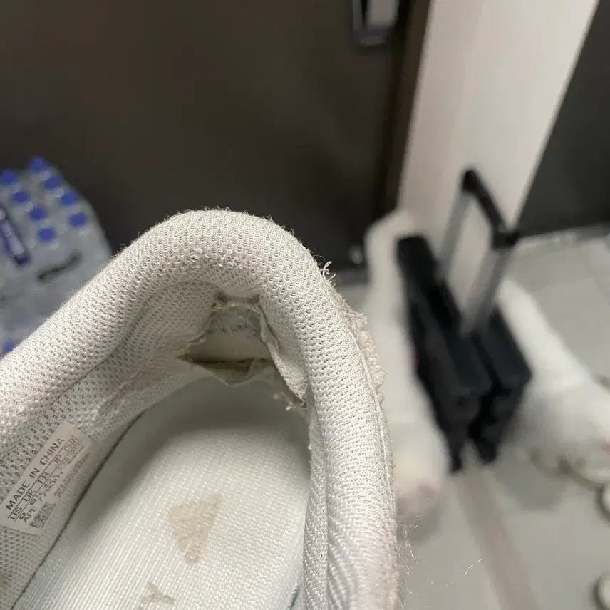 [BUNJANG] Adidas Yeezy Boost 700 V2 Cream Sneakers / 아디다스 이지부스트 700 V2 크림