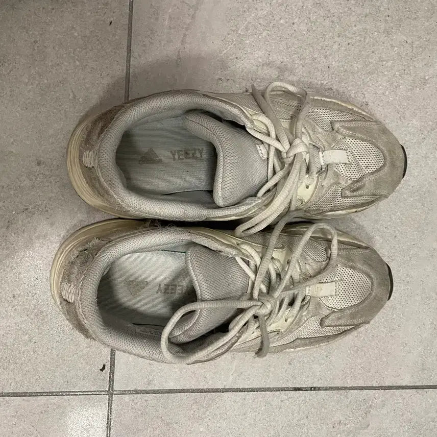 [BUNJANG] Adidas Yeezy Boost 700 V2 Cream Sneakers / 아디다스 이지부스트 700 V2 크림