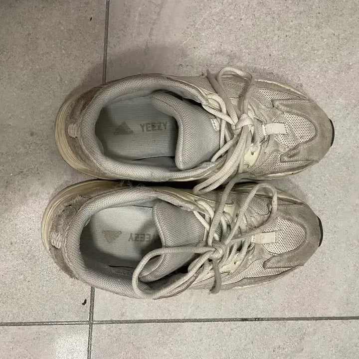 [BUNJANG] Adidas Yeezy Boost 700 V2 Cream Sneakers / 아디다스 이지부스트 700 V2 크림
