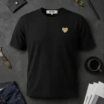 [BUNJANG] Comme des Garçons Gold Emblem Heart Short Sleeve T-Shirt Black 2XL New / 꼼데가르송 금장 와팬 하트 반팔 티셔츠 블랙 2XL 새상품