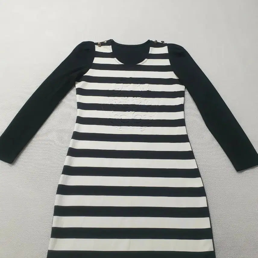 [BUNJANG] Jigott Black &amp; White Stripe Long Sleeve Dress / JJ 지고트 블랙 화이트 스트라이프 롱슬리브 원피스 여성90