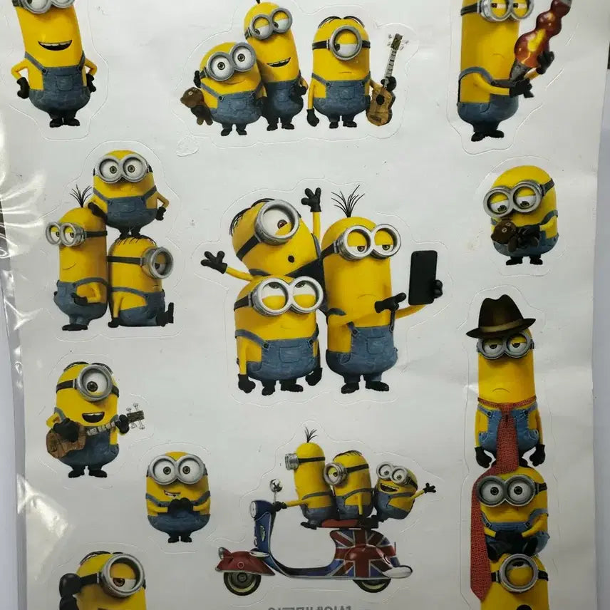 [BUNJANG] Minions Movie Special Edition Sticker &amp; Figure Bundle / 미니언즈 영화 개봉 특전 스티커 + 피규어