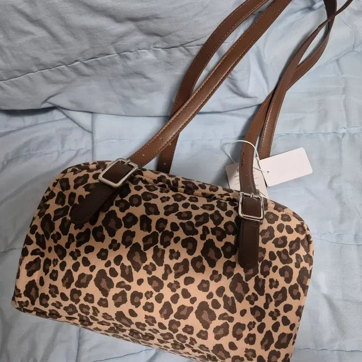 [BUNJANG] Hello Kitty Leopard Shoulder Bag / 새상품)헬로키티 레오파드 숄더백 가방