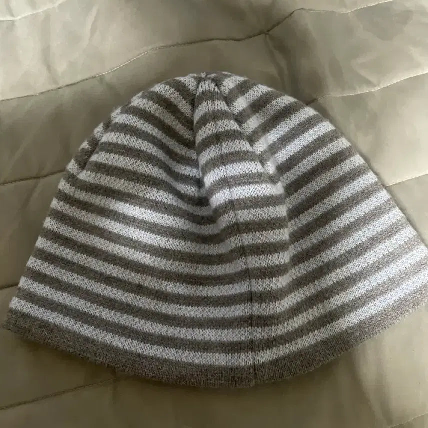[BUNJANG] Striped Heart Beanie / 스트라이프 하트 비니