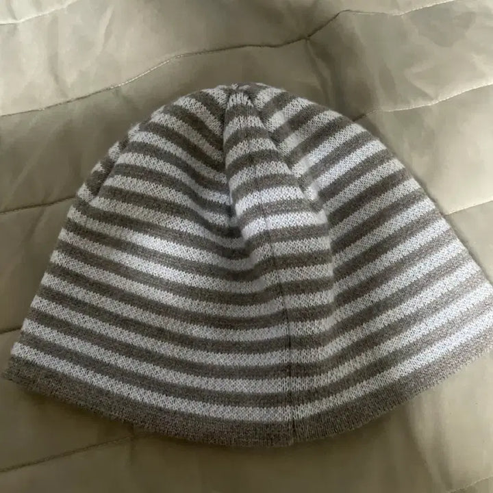 [BUNJANG] Striped Heart Beanie / 스트라이프 하트 비니