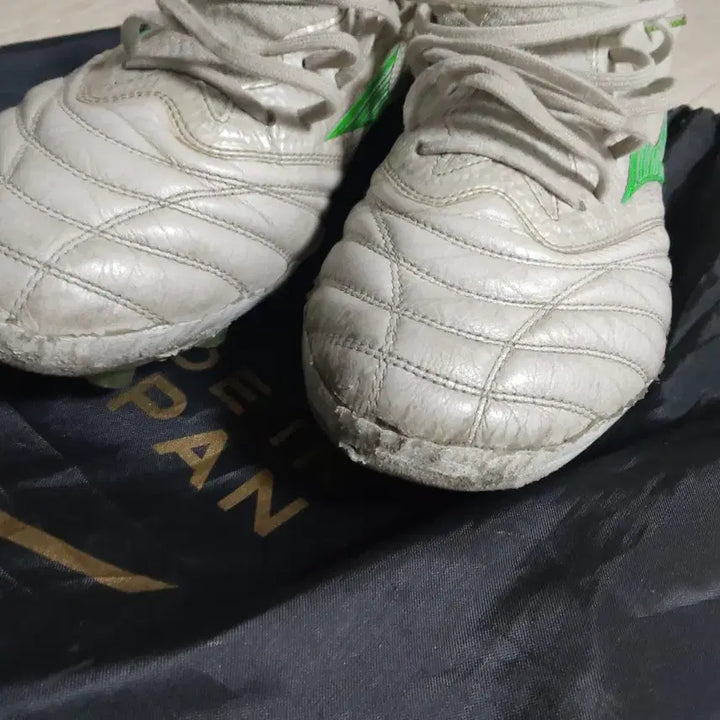 [BUNJANG] Mizuno Morelia Neo 4 Beta Japan Soccer Cleats / 미즈노 모렐리아 네오4 베타 재팬 270