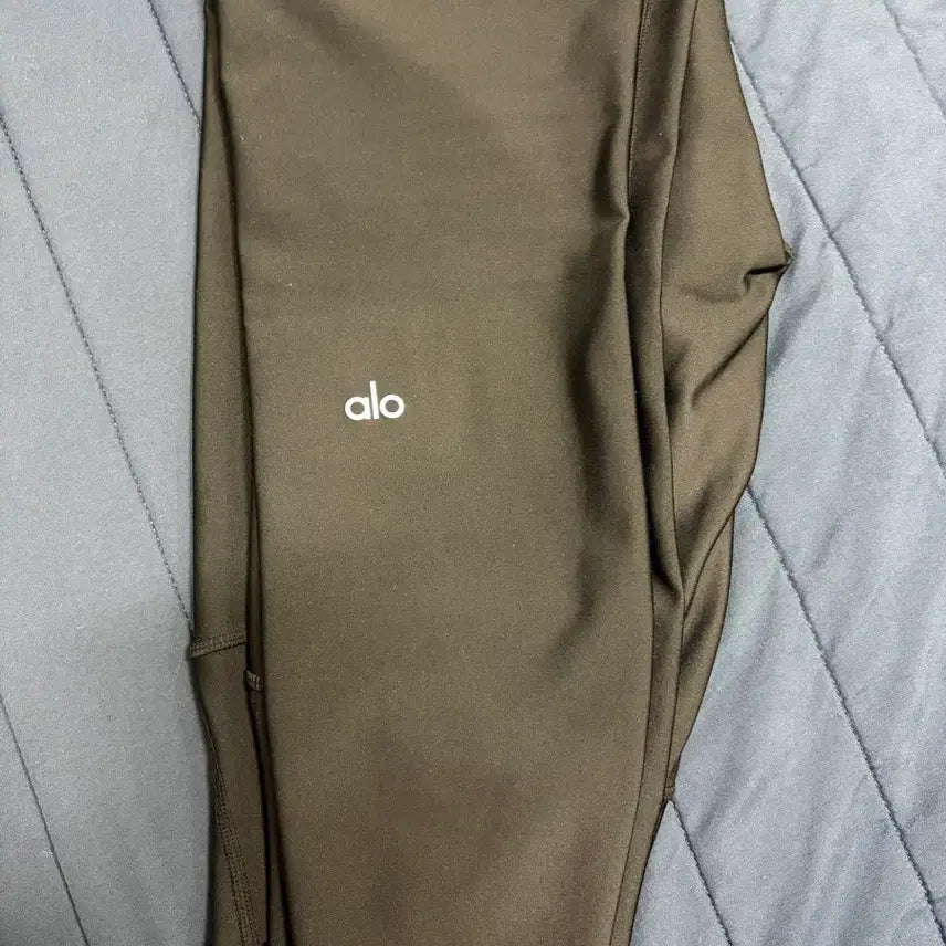 [BUNJANG] Alo Airift 7/8 Leggings - Medium / 알로 에어리프트 레깅스 블랙
