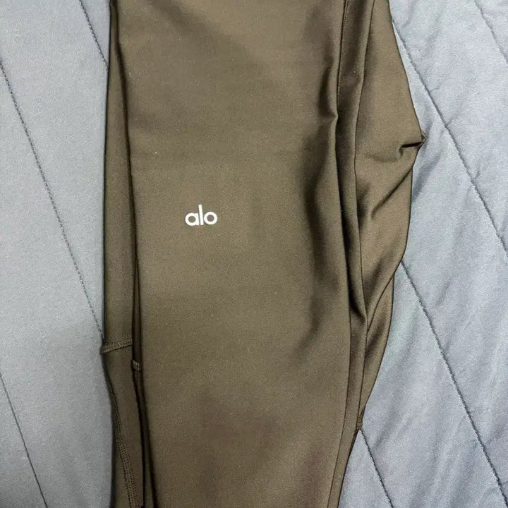 [BUNJANG] Alo Airift 7/8 Leggings - Medium / 알로 에어리프트 레깅스 블랙