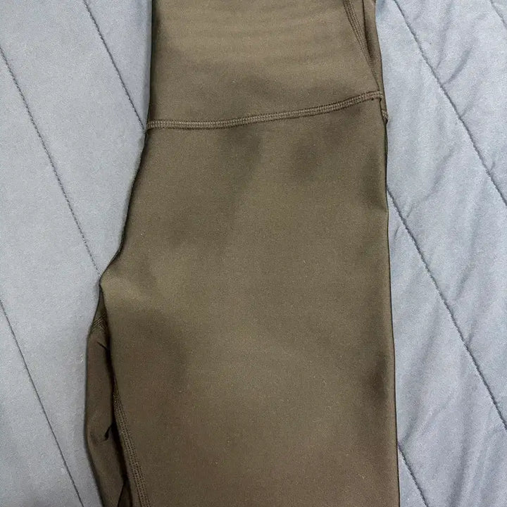 [BUNJANG] Alo Airift 7/8 Leggings - Medium / 알로 에어리프트 레깅스 블랙