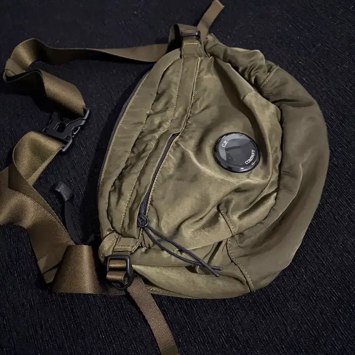 [SOLD OUT] C.P. Company 렌즈 포켓 힙색 카키
