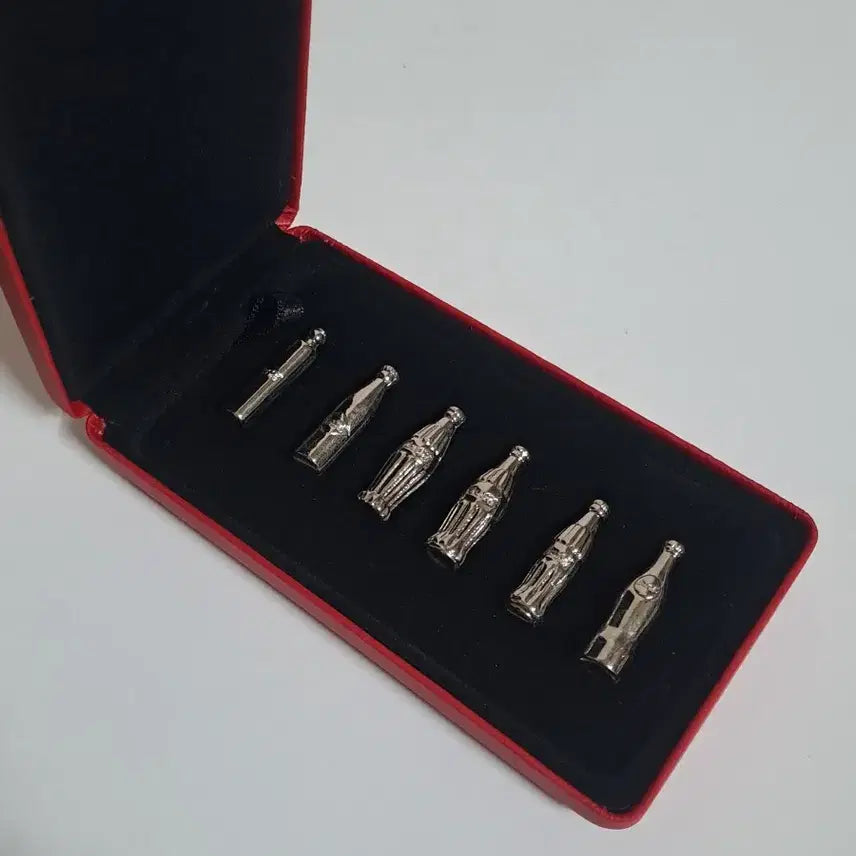 [BUNJANG] Coca-Cola Miniature Contour Bottle Badge Set - Limited Edition / 코카콜라  [ 미니어처 ] 보틀 뱃지 컨투어 한정판 수집품