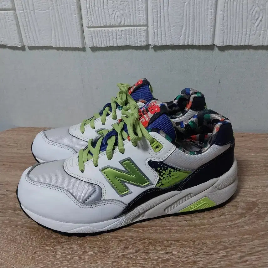 [BUNJANG] New Balance 580 White/Green 240mm Sneakers / 뉴발란스 580 (240mm) 화이트/그린