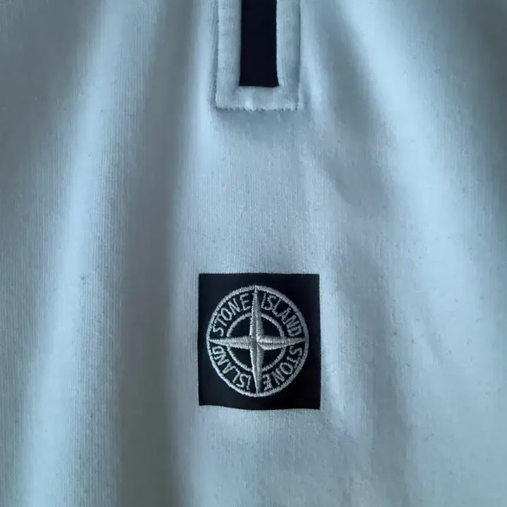 [BUNJANG] Stone Island White Half-Zip Sweatshirt / 스톤아일랜드 화이트 하프집업