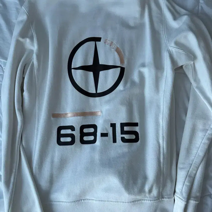 [BUNJANG] Stone Island White Half-Zip Sweatshirt / 스톤아일랜드 화이트 하프집업