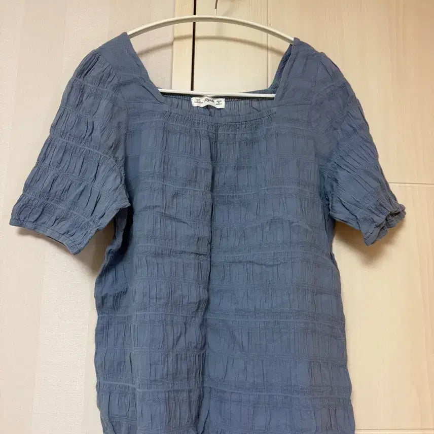 [BUNJANG] 66Girls Smocked Ruffle Blouse - Sky Blue / 육육걸즈 스모크 반팔 셔링 블라우스 소라색 FREE 판매합니다.