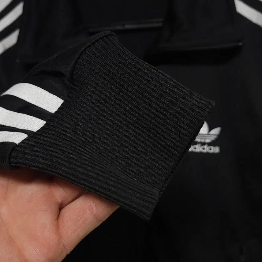 [BUNJANG] Adidas Originals Trefoil Three-Stripe Track Top Jacket Black / 아디다스 오리지널 트레포일 삼선 트랙탑 집업 블랙 / adidas Ori