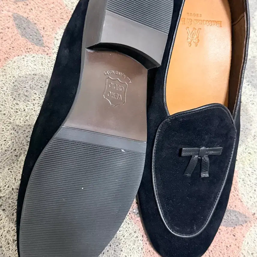 [BUNJANG] Buttons and Bows Black Suede Handmade Loafers / 버튼즈 앤 보우즈 블랙 스웨이드 수제 로퍼 255-260 와이드