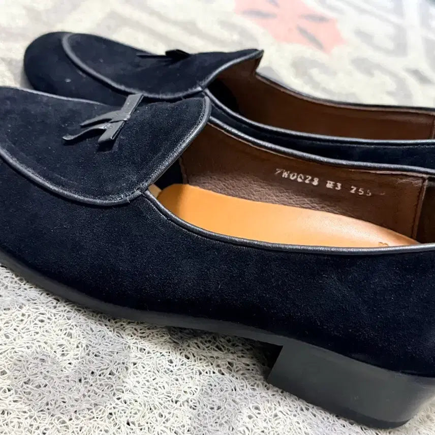 [BUNJANG] Buttons and Bows Black Suede Handmade Loafers / 버튼즈 앤 보우즈 블랙 스웨이드 수제 로퍼 255-260 와이드