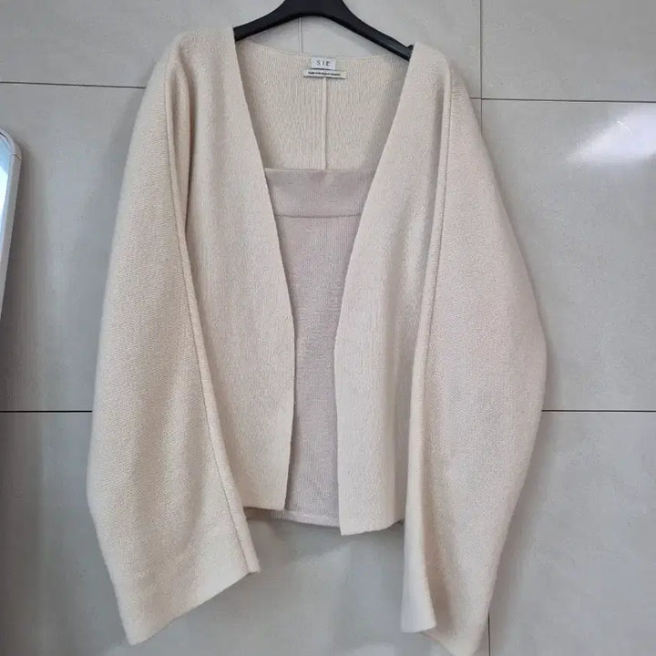 [BUNJANG] CR Sleeveless Knit Top / 시에아르슬리브리스 프리