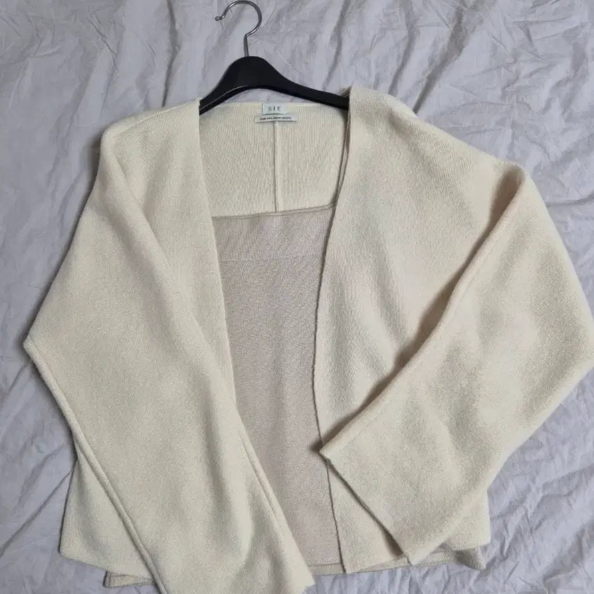 [BUNJANG] CR Sleeveless Knit Top / 시에아르슬리브리스 프리