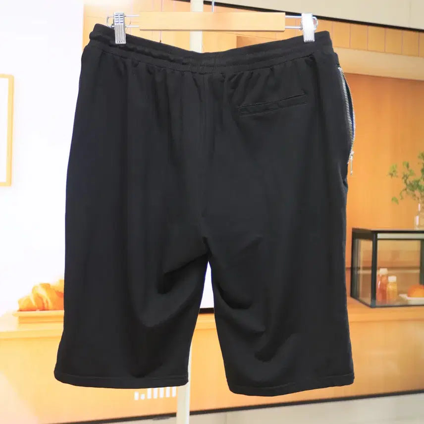 [SOLD OUT] 존재감은 확실한 필립 플레인 반바지