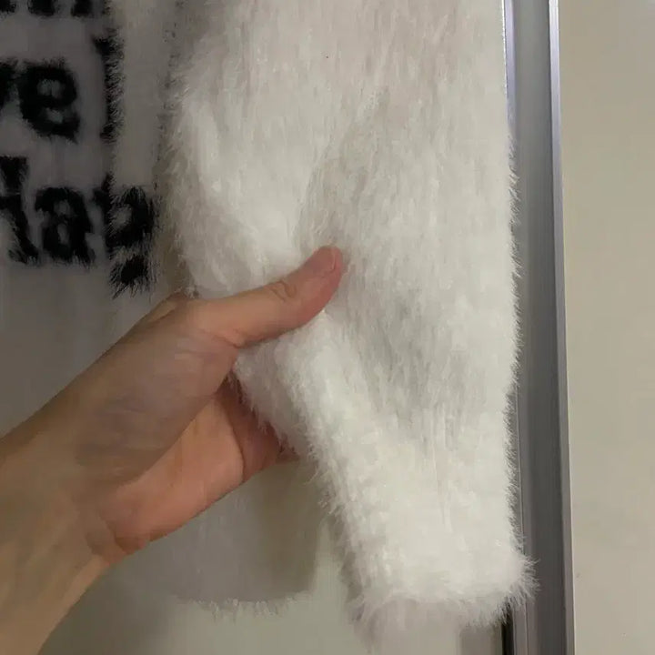 [BUNJANG] White Lettering Knit Sweater / 화이트 레터링 털 니트