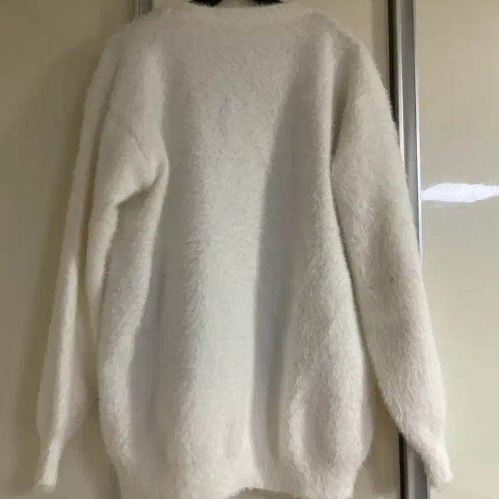 [BUNJANG] White Lettering Knit Sweater / 화이트 레터링 털 니트