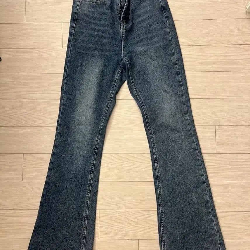 [BUNJANG] High-Waist Bootcut Washed Denim Jeans / 하이웨스트 부츠컷 워싱 예쁜 신축성 편안한 데님 청바지